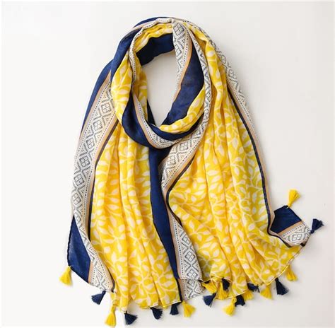 navy blue heavy scarf.